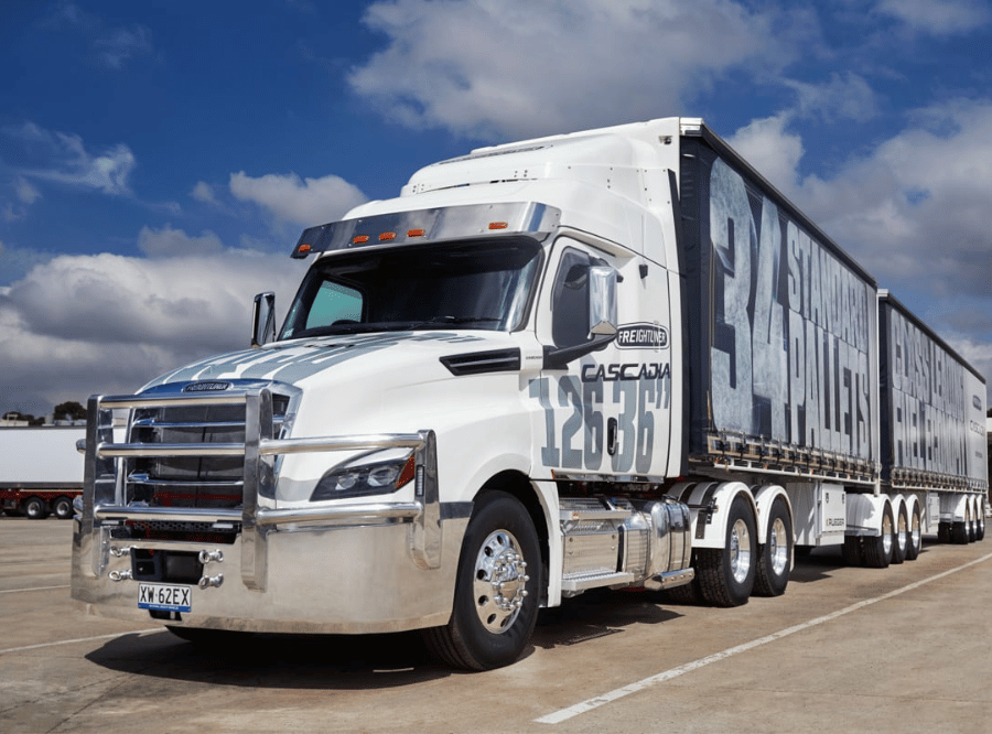 Prime Mover and Semi Trailer